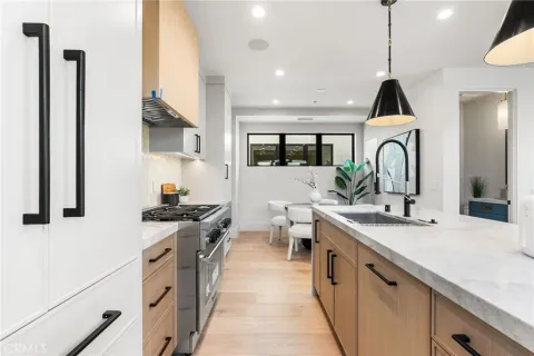 $3,500,000 | 305 Fernleaf Avenue, Corona del Mar, CA 92625