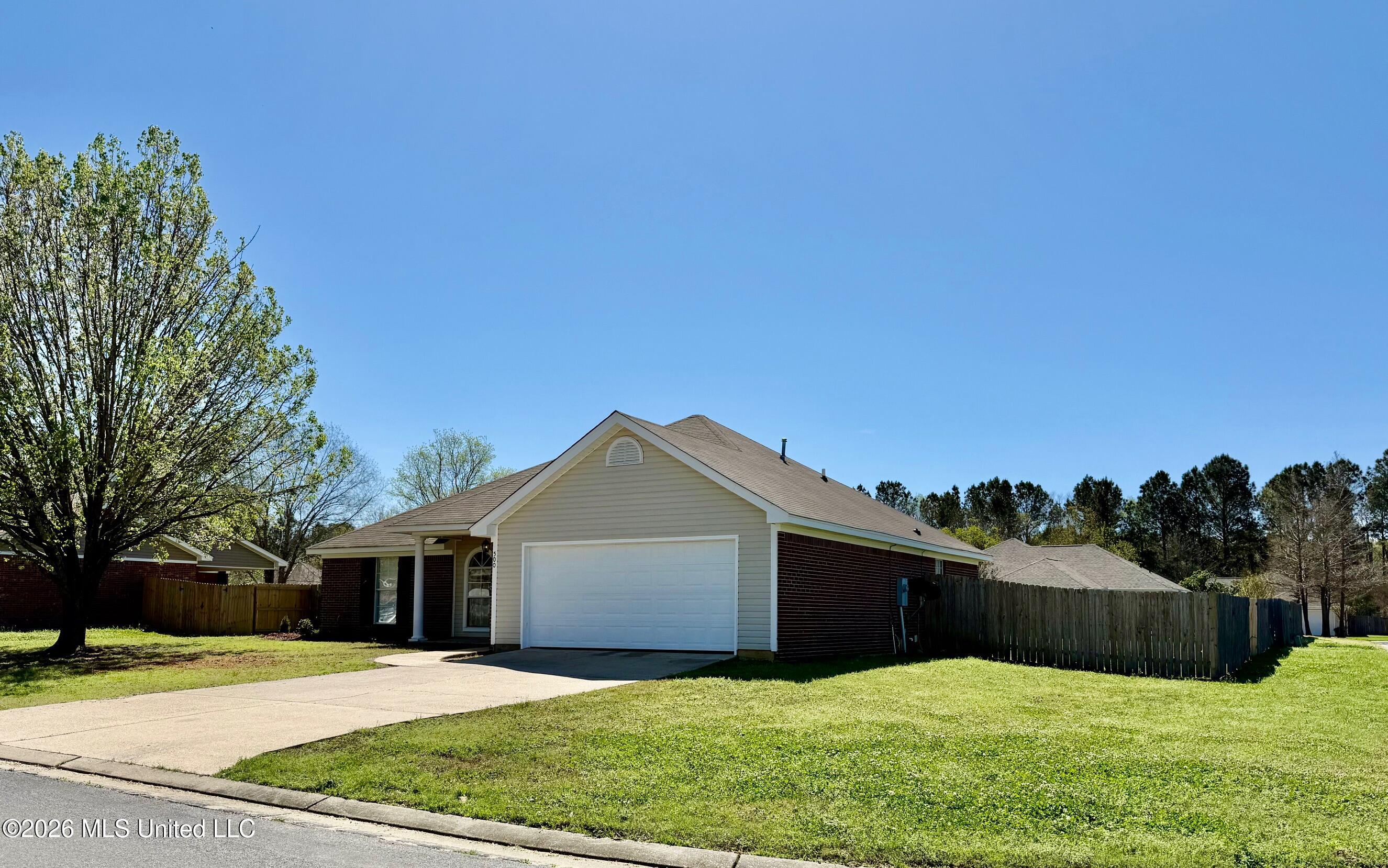 500 Ridgeway Drive Brandon, MS 39047 - Photo 3 of 21 IMG_9596