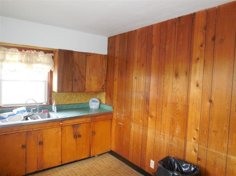 716 South 6th Street Clinton, IA 52732 - Photo 4 of 14 Gallery Image 4