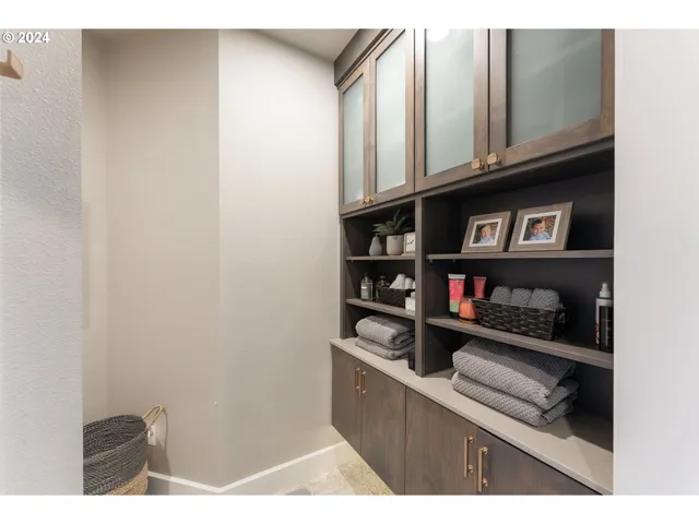 $1,399,000 | 317 Aker Drive, Myrtle Creek, OR 97457