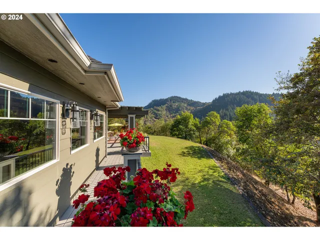 $1,399,000 | 317 Aker Drive, Myrtle Creek, OR 97457