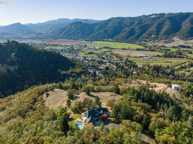 $1,399,000 | 317 Aker Drive, Myrtle Creek, OR 97457