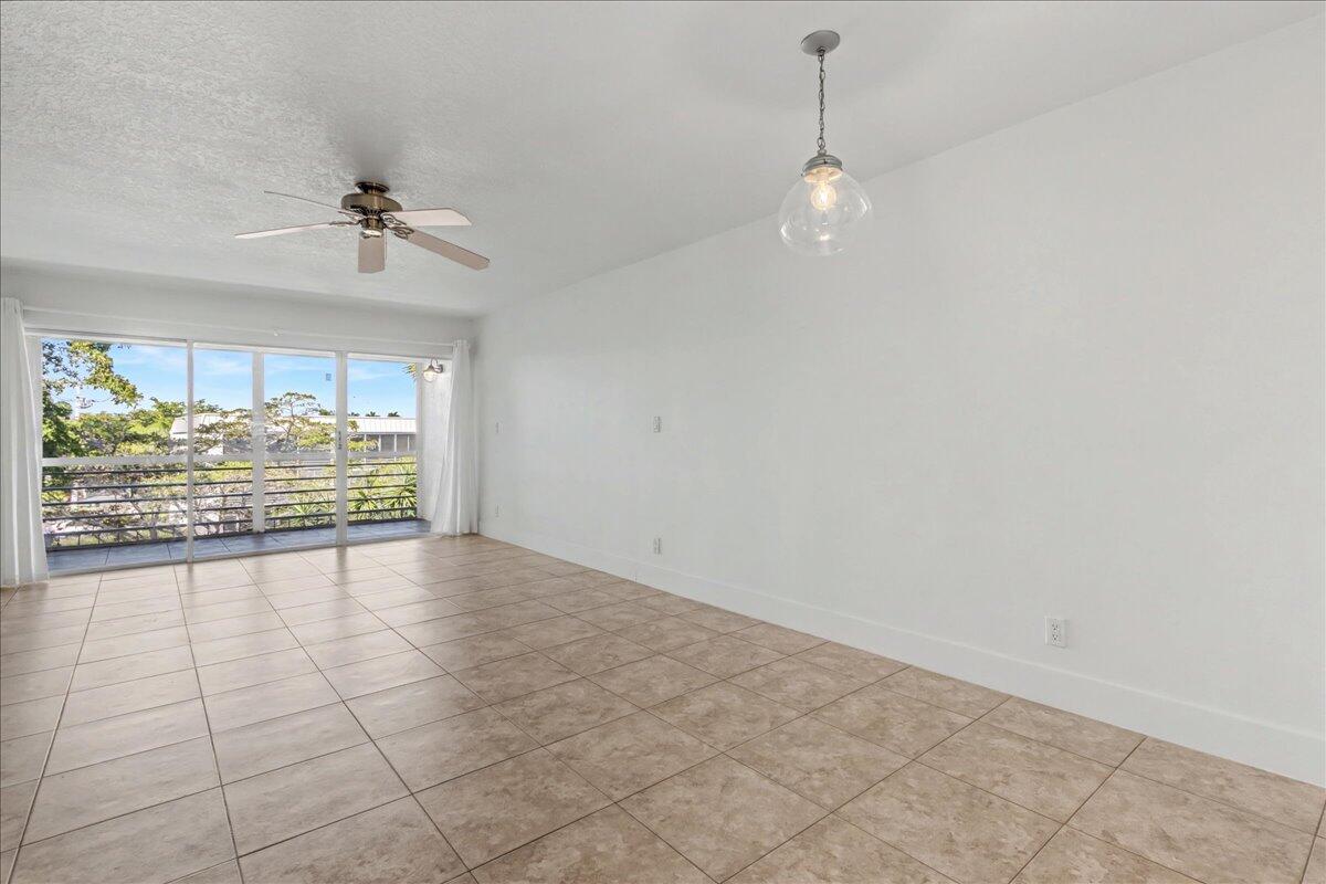 765 Jeffery Street, Unit 1301 Boca Raton, FL 33487 - Photo 11 of 42 Living Room