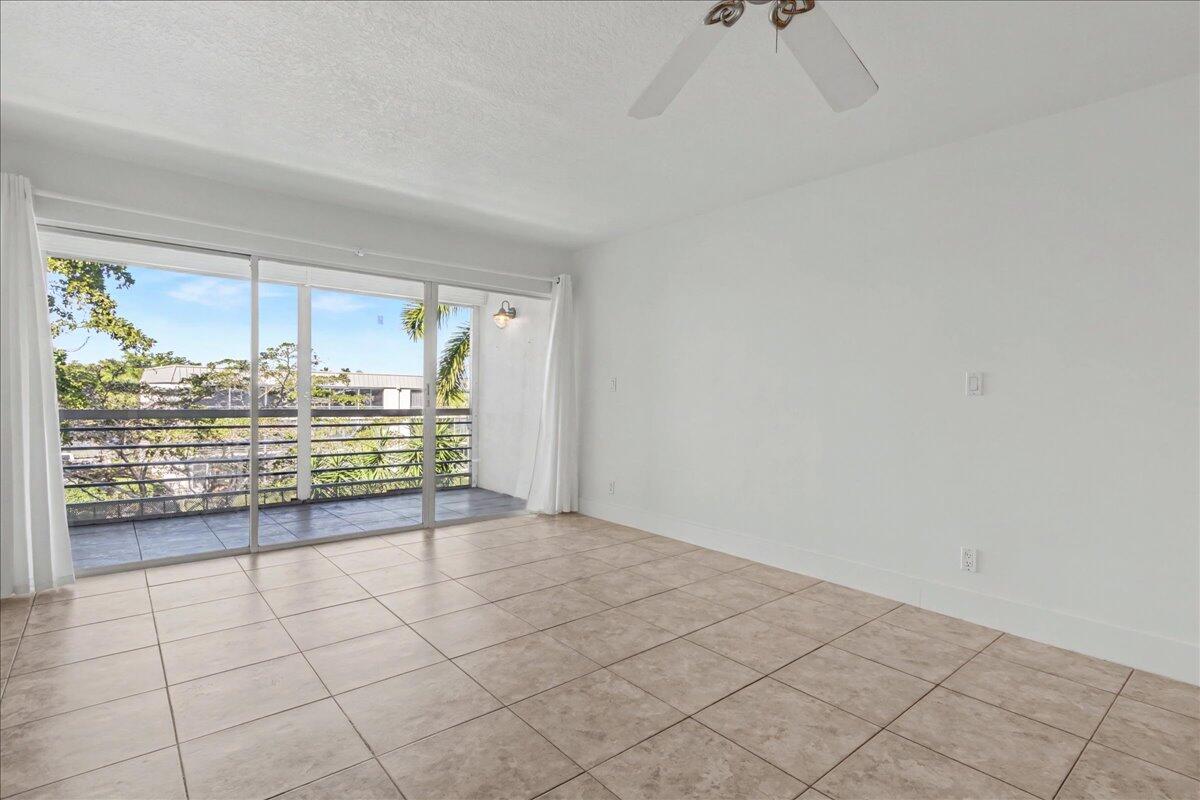 765 Jeffery Street, Unit 1301 Boca Raton, FL 33487 - Photo 15 of 42 Living Romm