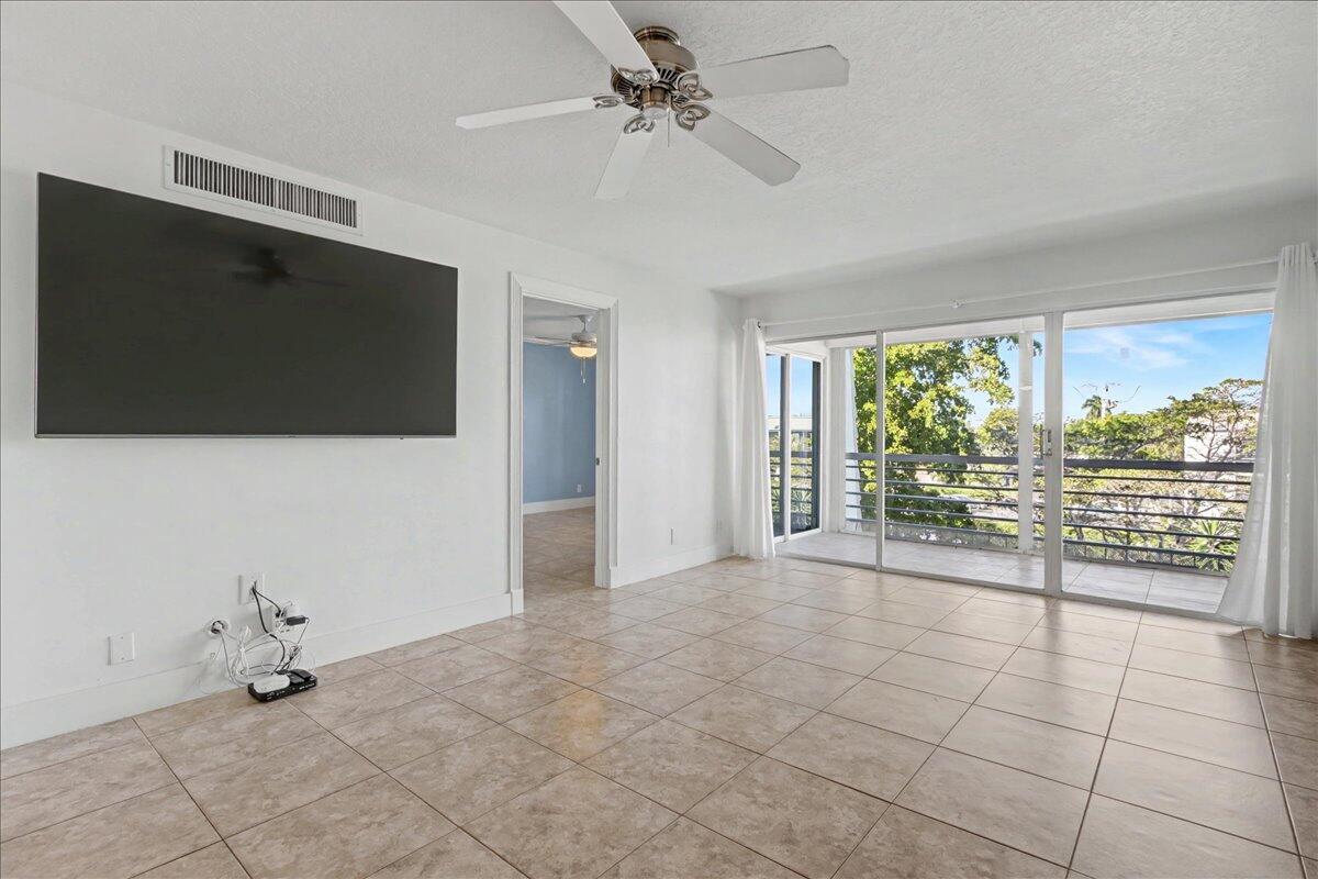765 Jeffery Street, Unit 1301 Boca Raton, FL 33487 - Photo 16 of 42 Living Room