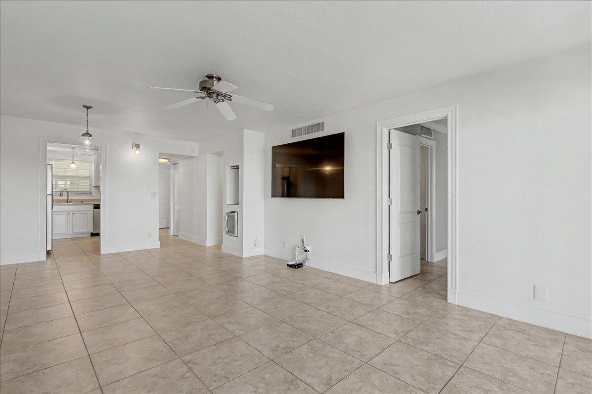 765 Jeffery Street, Unit 1301 Boca Raton, FL 33487 - Photo 17 of 42 Living Room