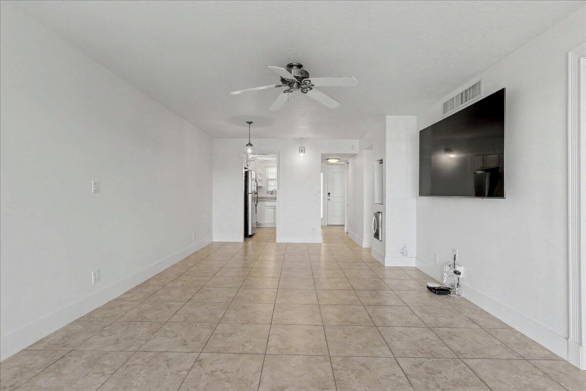 765 Jeffery Street, Unit 1301 Boca Raton, FL 33487 - Photo 18 of 42 Living Room