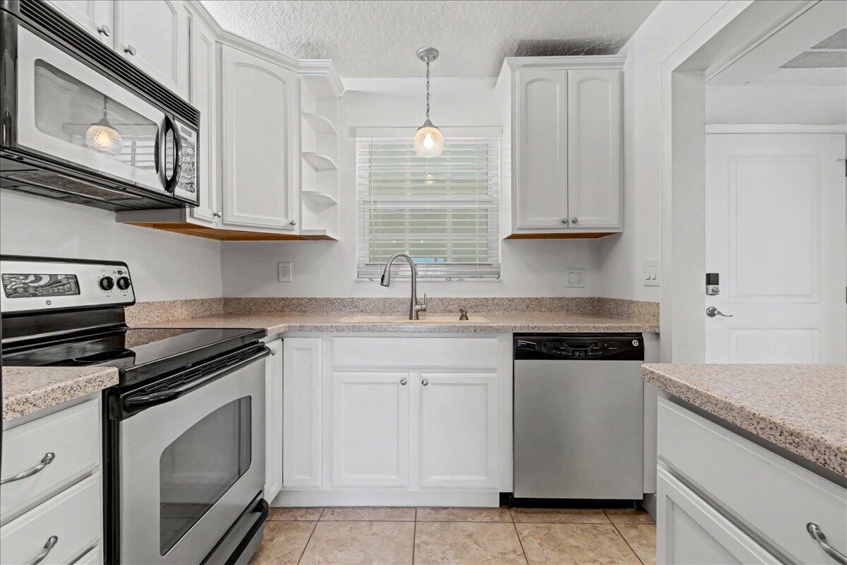 765 Jeffery Street, Unit 1301 Boca Raton, FL 33487 - Photo 8 of 42 Kitchen