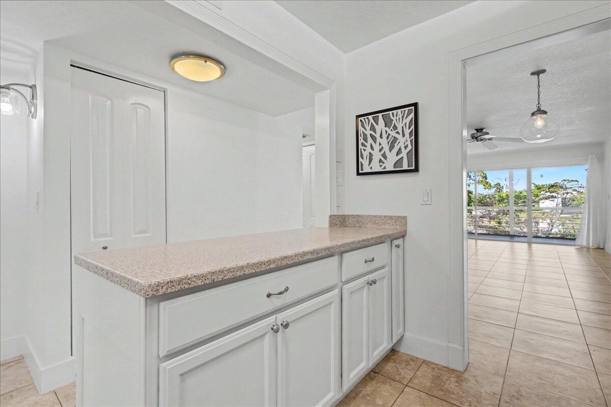 765 Jeffery Street, Unit 1301 Boca Raton, FL 33487 - Photo 9 of 42 Kitchen