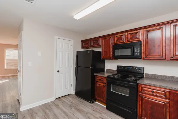 $1,395 | 424 WI Parkway, Dallas, GA 30132