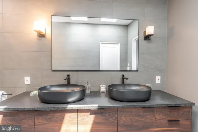 $5,500 | 103 17th Street Southeast, Washington, DC 20003