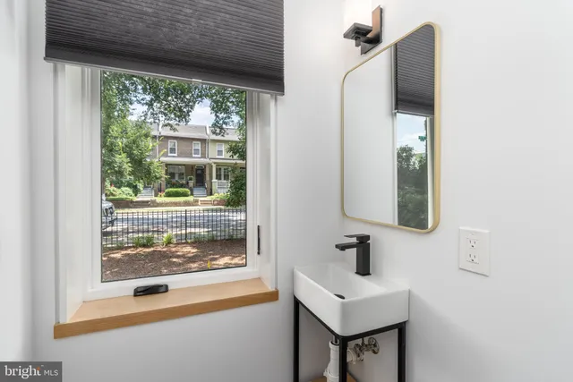 $5,500 | 103 17th Street Southeast, Washington, DC 20003