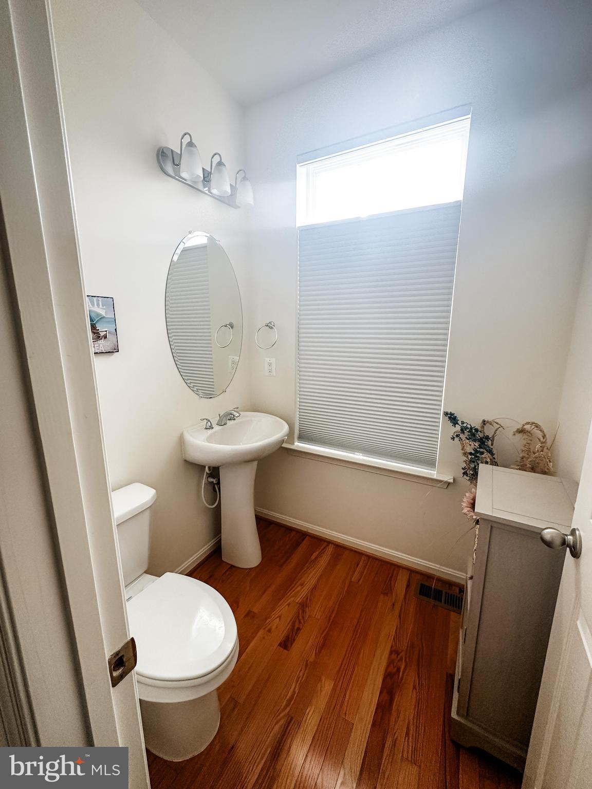 634 Blandwood Road Frederick, MD 21701 - Photo 7 of 11 Main level half bath