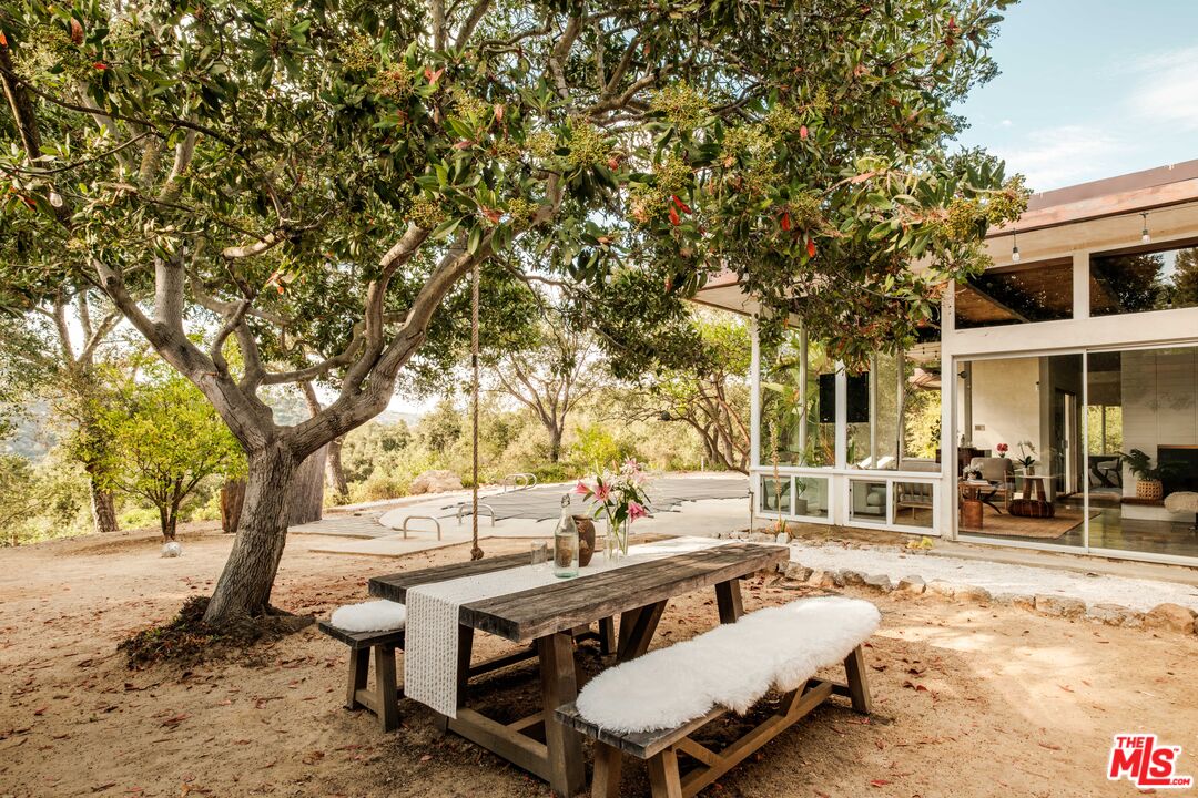 21269 Entrada Road Topanga, CA 90290 - Photo 53 of 73