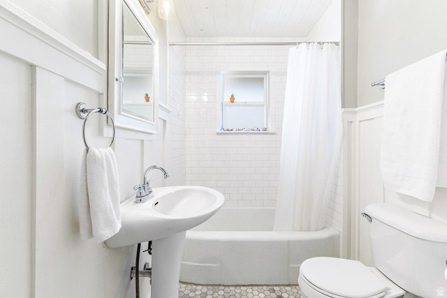 232 300 North Provo, UT 84606 - Photo 12 of 27 Full bath featuring toilet and shower / bath combination with curtain