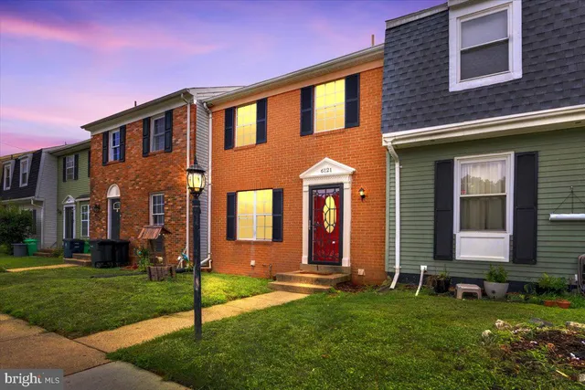 $345,000 | 6121 North Hil Mar Circle, District Heights, MD 20747