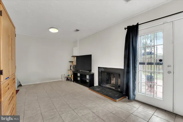 $345,000 | 6121 North Hil Mar Circle, District Heights, MD 20747