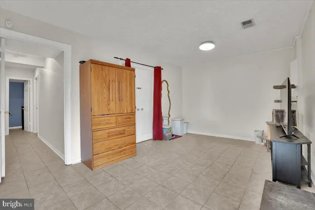 $345,000 | 6121 North Hil Mar Circle, District Heights, MD 20747