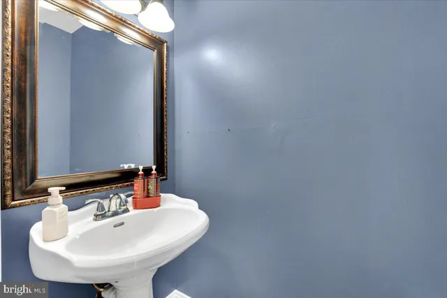 $345,000 | 6121 North Hil Mar Circle, District Heights, MD 20747