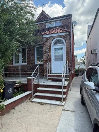 $990,000 | 4115 Manhattan Avenue | Seagate