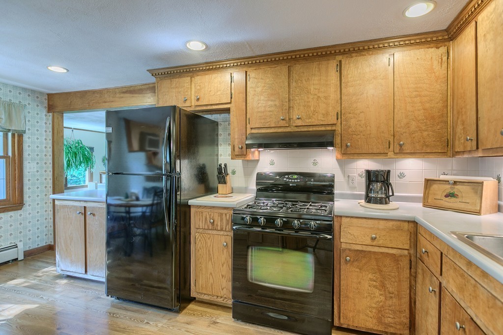 168 Salem Road Billerica, MA 01821 - Photo 3 of 29