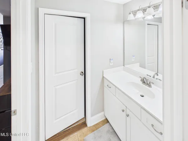 $605,000 | 1108 Merloun Drive, Olive Branch, MS 38654