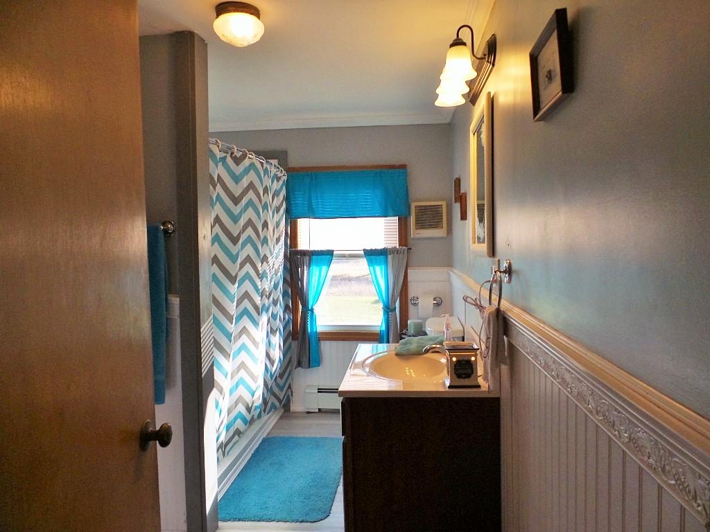 217 Neck Road Waterville, ME 04901 - Photo 11 of 16 Bathroom