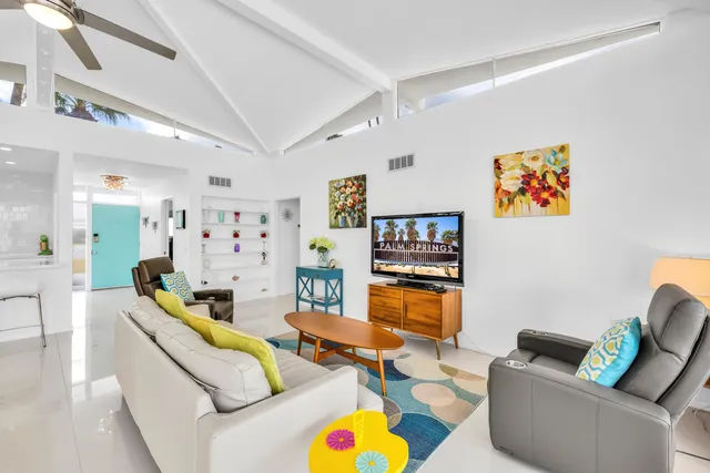 $959,900 | 566 East Flor Circle, Palm Springs, CA 92264