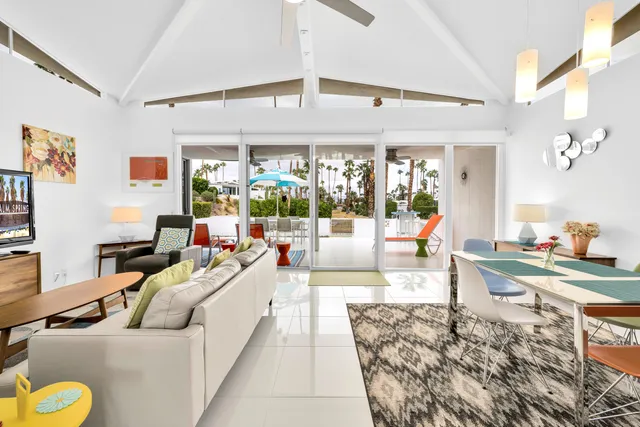 $959,900 | 566 East Flor Circle, Palm Springs, CA 92264