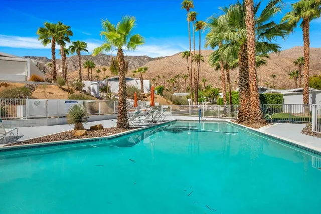 $959,900 | 566 East Flor Circle, Palm Springs, CA 92264