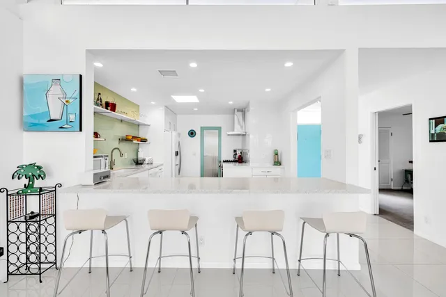 $959,900 | 566 East Flor Circle, Palm Springs, CA 92264