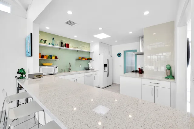 $959,900 | 566 East Flor Circle, Palm Springs, CA 92264