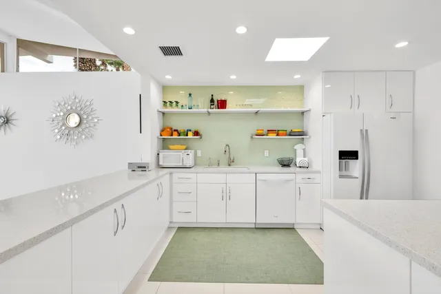 $959,900 | 566 East Flor Circle, Palm Springs, CA 92264