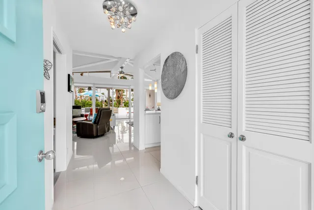 $959,900 | 566 East Flor Circle, Palm Springs, CA 92264