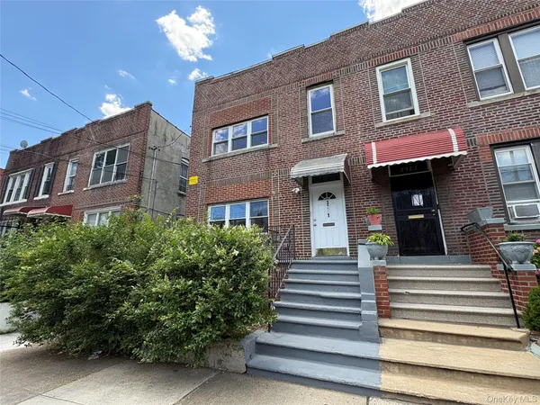 $1,099,000 | 3321 Fish Avenue | Baychester