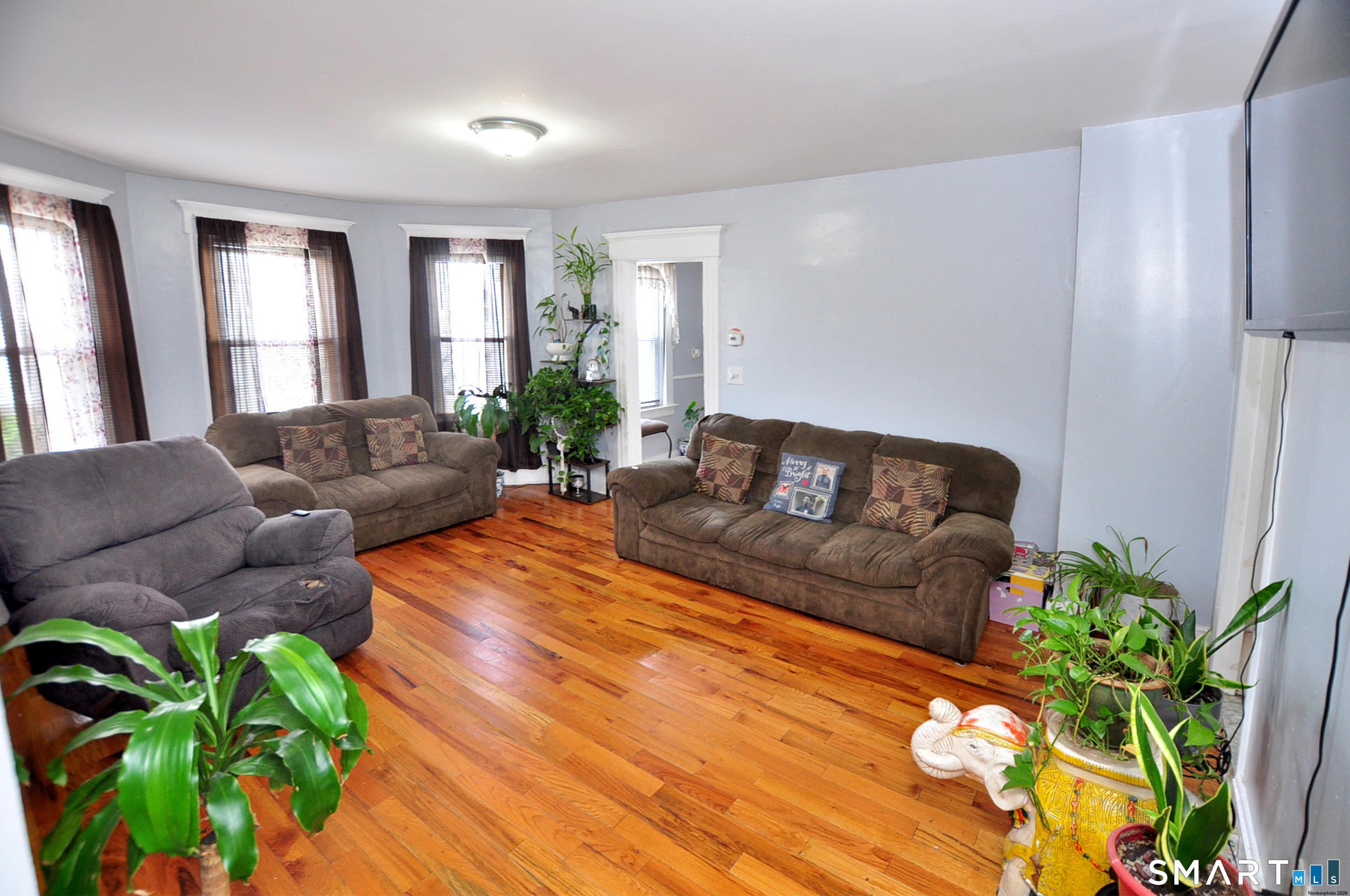 82 Spring Street Meriden, CT 06451 - Photo 7 of 40 1st floor living room
