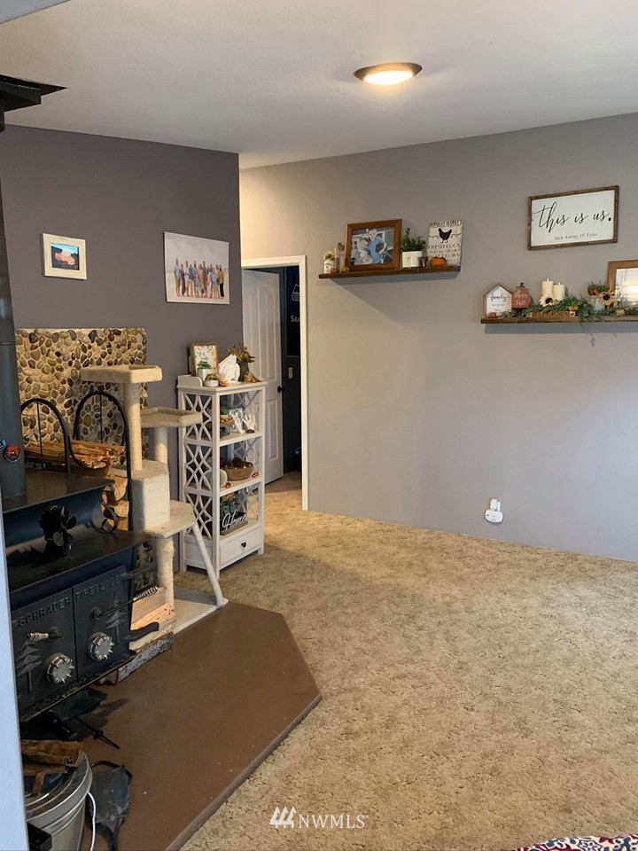 1769 Pangborn Road Lynden, WA 98264 - Photo 19 of 37 a view of a livingroom with furniture