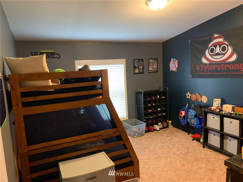 1769 Pangborn Road Lynden, WA 98264 - Photo 20 of 37 a living room with furniture