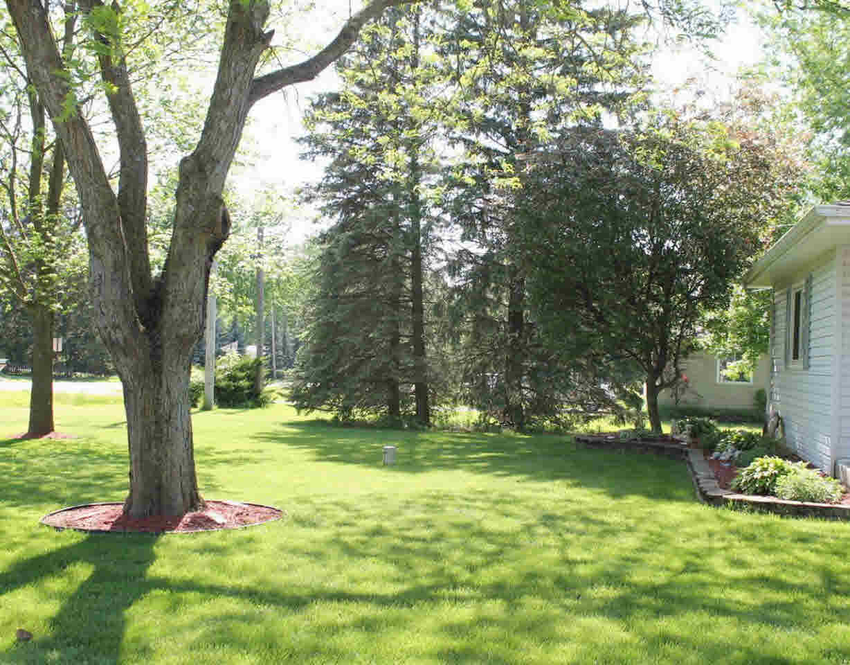 2140 Reid Road Flint, MI 48507 - Photo 34 of 48 21299021-33.JPG