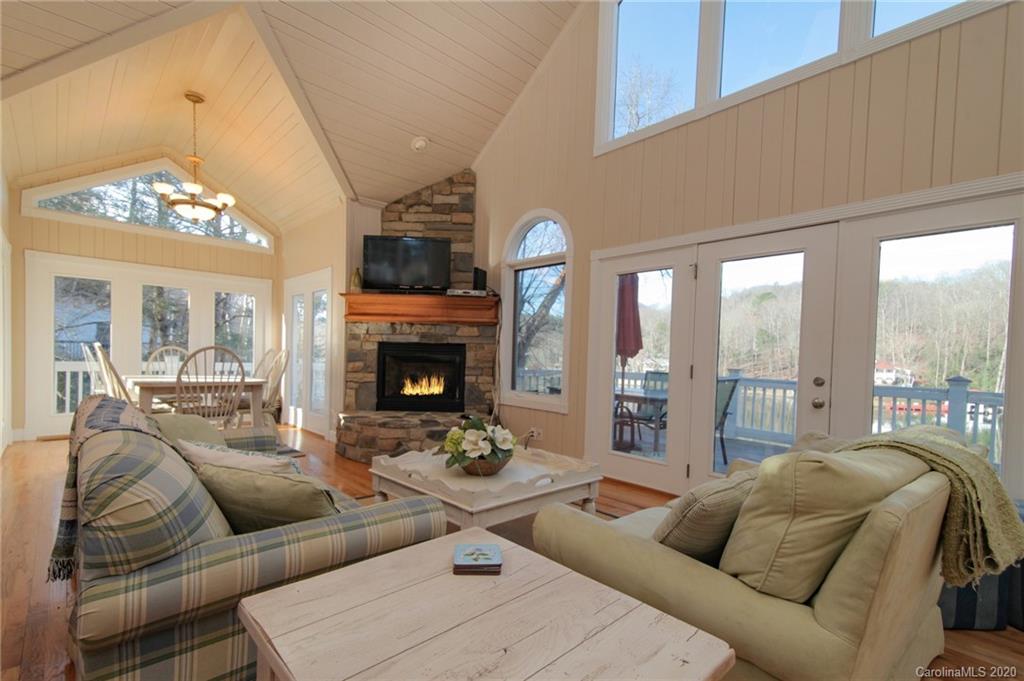140 Lakeridge Rd Lake Lake Lure, NC 28746 - Photo 4 of 37