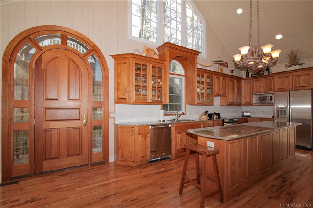 140 Lakeridge Rd Lake Lake Lure, NC 28746 - Photo 9 of 37