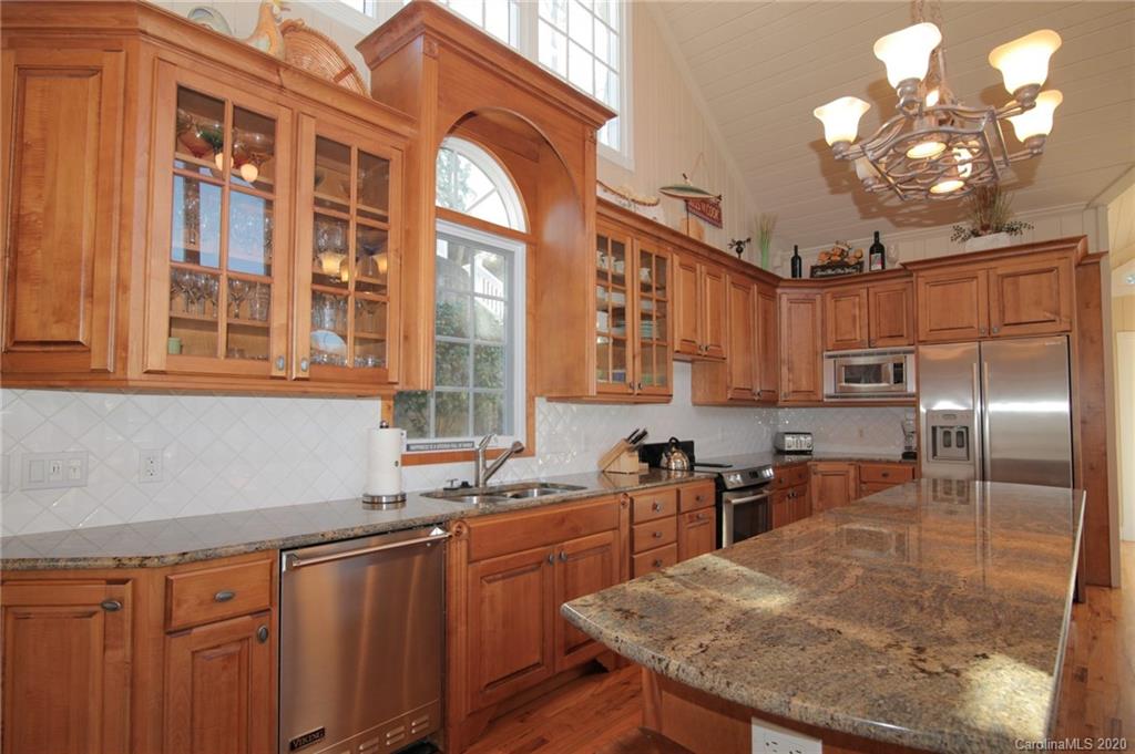 140 Lakeridge Rd Lake Lake Lure, NC 28746 - Photo 10 of 37