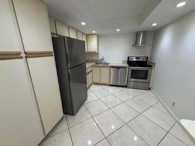 $2,150 | 200 Leslie Drive, Unit 523, Hallandale Beach, FL 33009