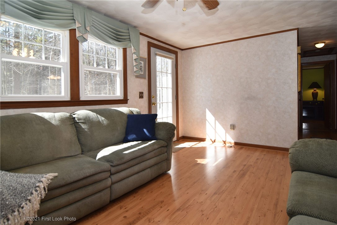 40 Pound Road Glocester, RI 02814 - Photo 6 of 30 Living Room