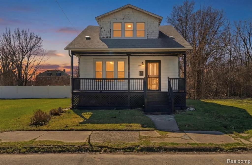 5573 Montclair Street Detroit, MI 48213 - Photo 2 of 40