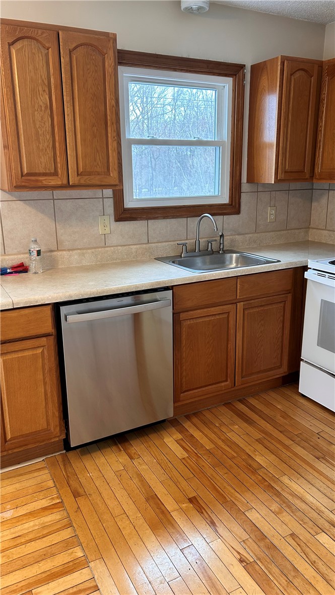 19 Brandywine Drive, Unit 2 Westerly, RI 02891 - Photo 3 of 10