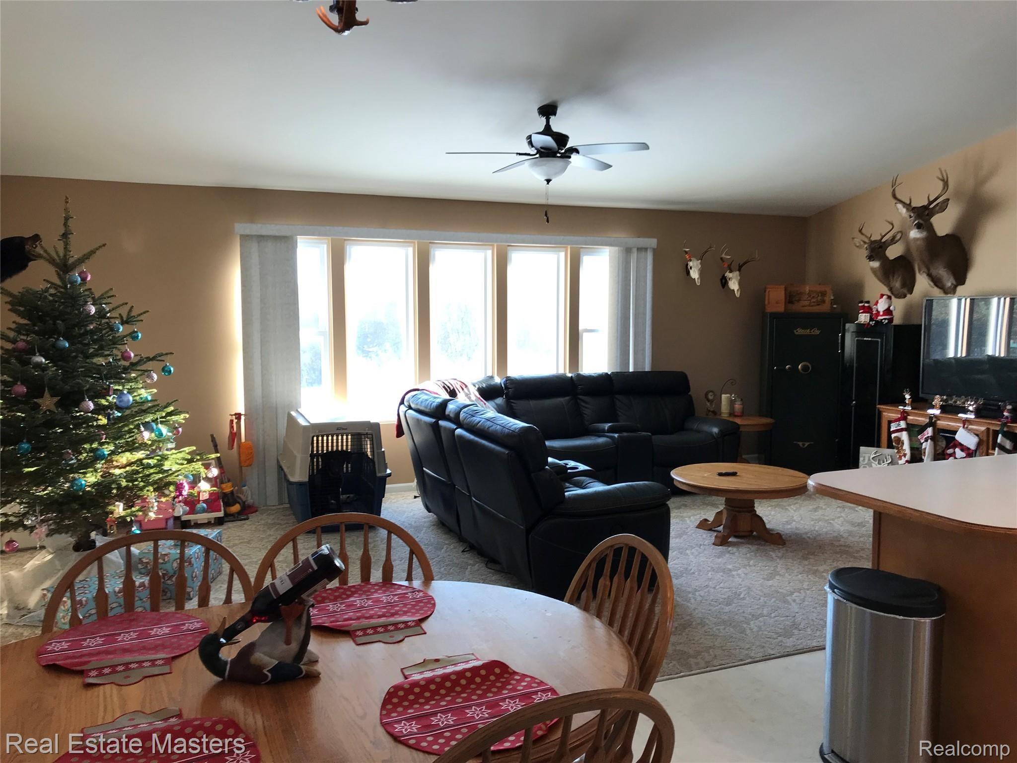 7798 Kilburn Road Jeddo, MI 48032 - Photo 4 of 15 D96D6FDE-796D-4679-B565-76AD518BDC8E.jpeg