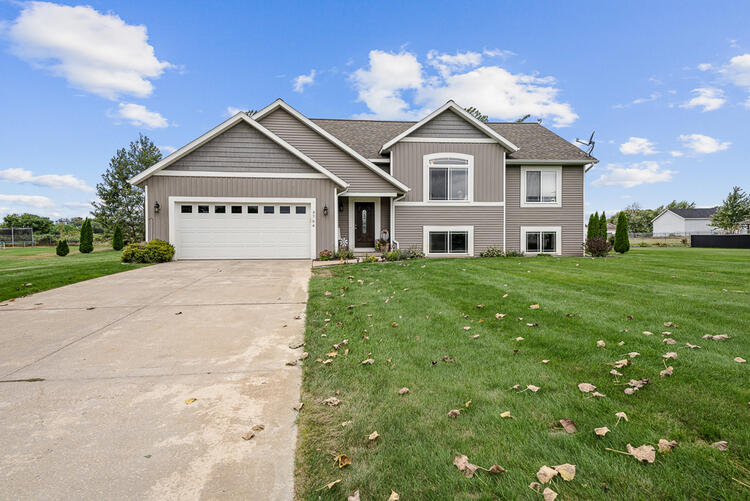 3764 Bent Ridge Drive Hamilton, MI 49419 - Photo 2 of 43 3764Bentridge02Lores