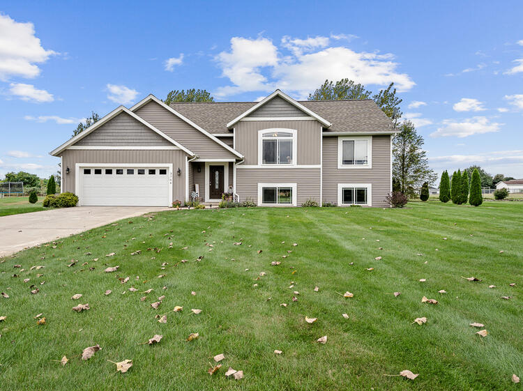 3764 Bent Ridge Drive Hamilton, MI 49419 - Photo 3 of 43 3764Bentridge03Lores