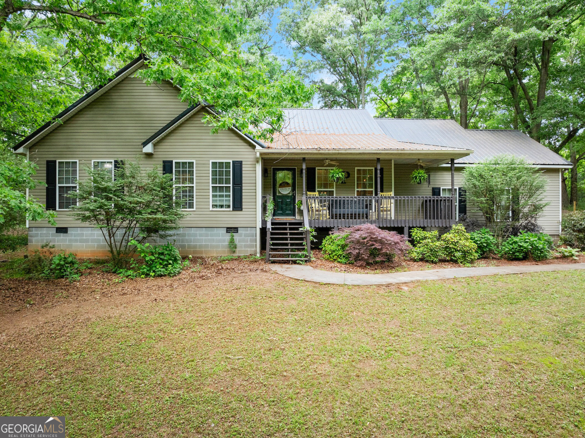 2005 Duncan Road Commerce, GA 30530 - Photo 1 of 1 a front view of a house with garden
